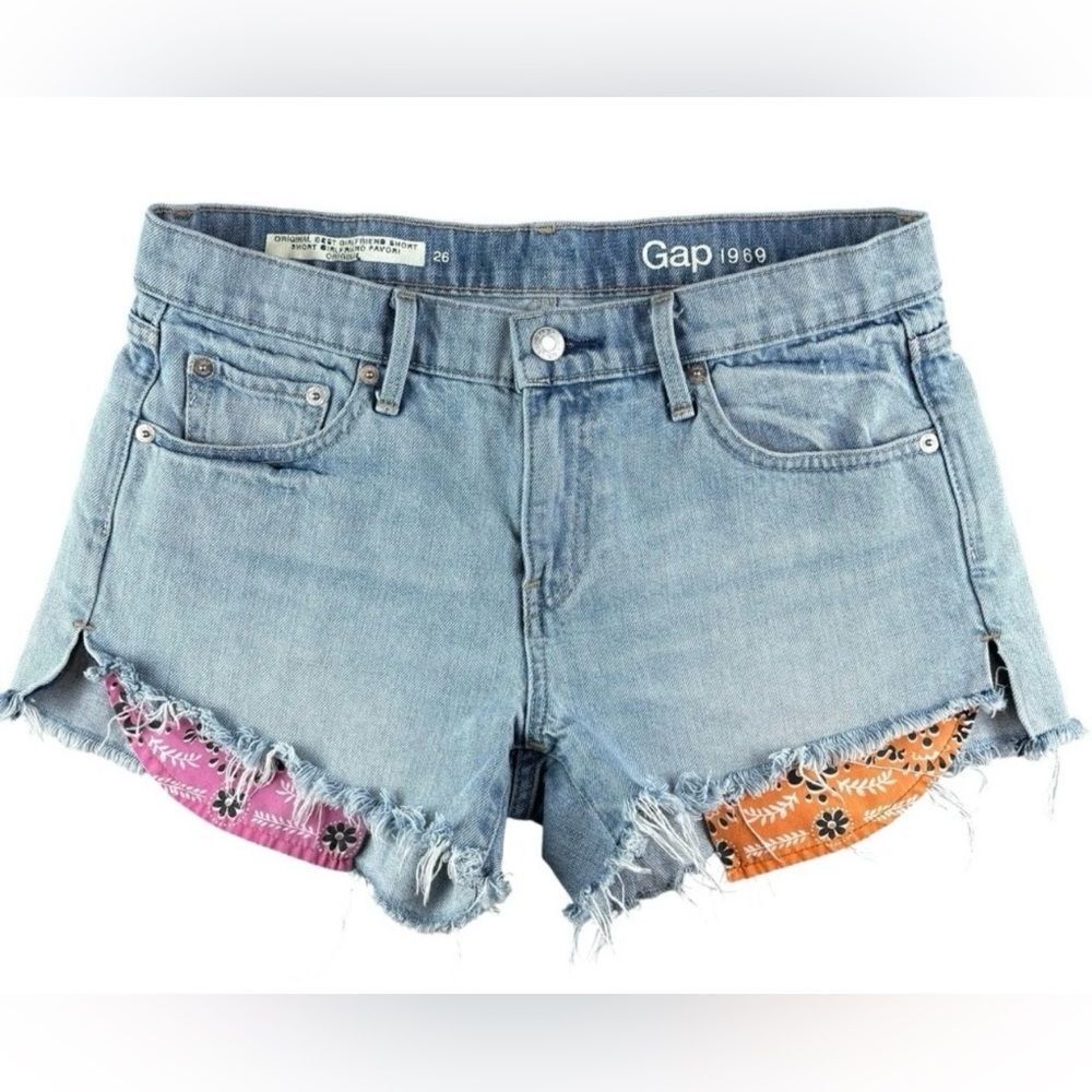 GAP 24 Original Best Girlfriend Exposed Bandana Pocket light wash raw hem shorts